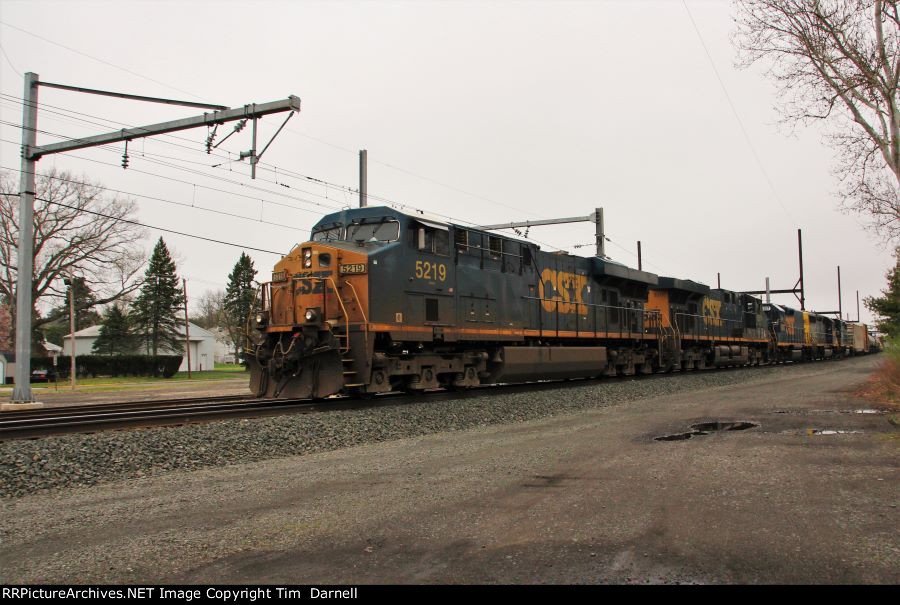 CSX 5219 leads Q403